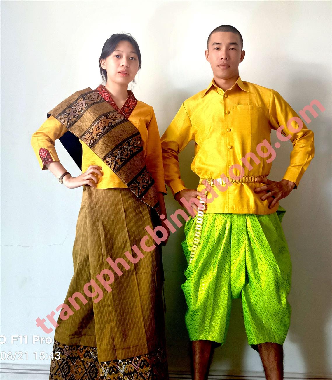 Trang phục Thái màu vàng